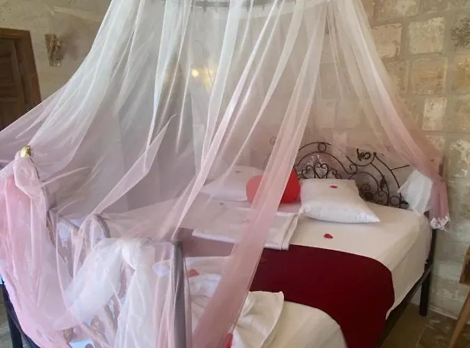 Lavinia Cappadocia Cave Ürgüp