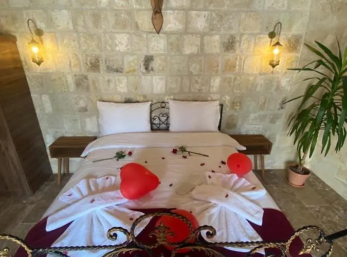 Lavinia Cappadocia Cave Ürgüp